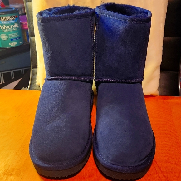 New UGG like, Warm Boots - Picture 3 of 5